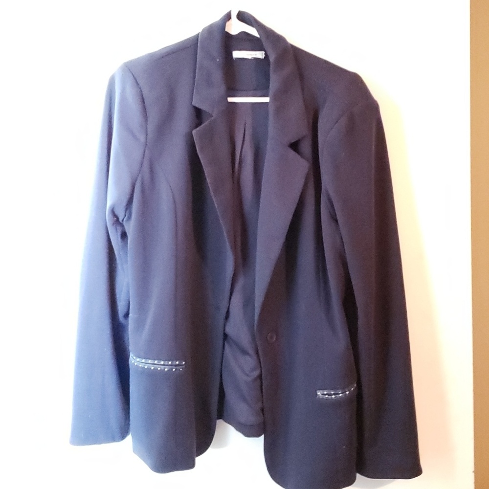 Biz Casual Blazer w/polka dots